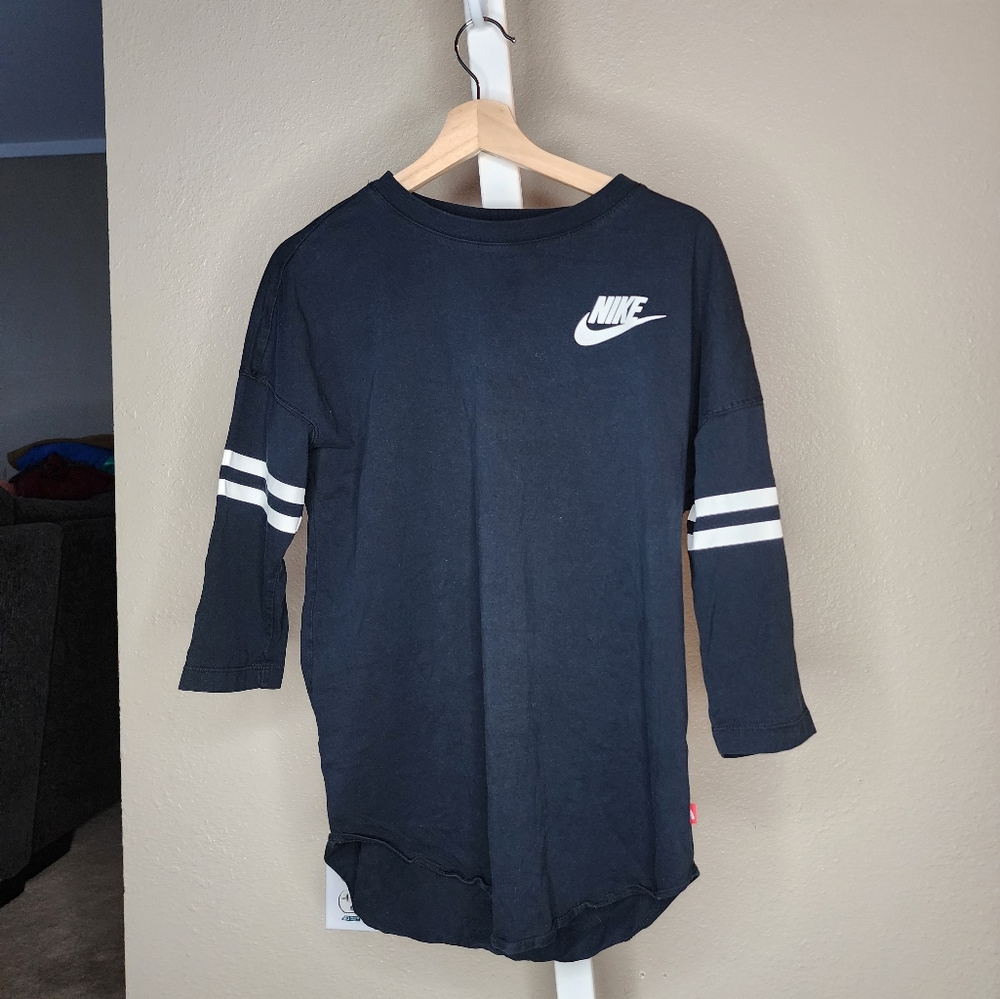 Nike Black Long Sleeve Tee Sporty Design